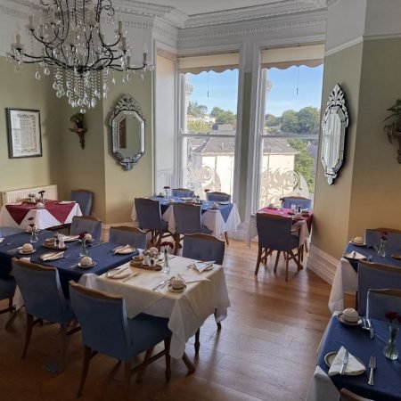 breakfast room